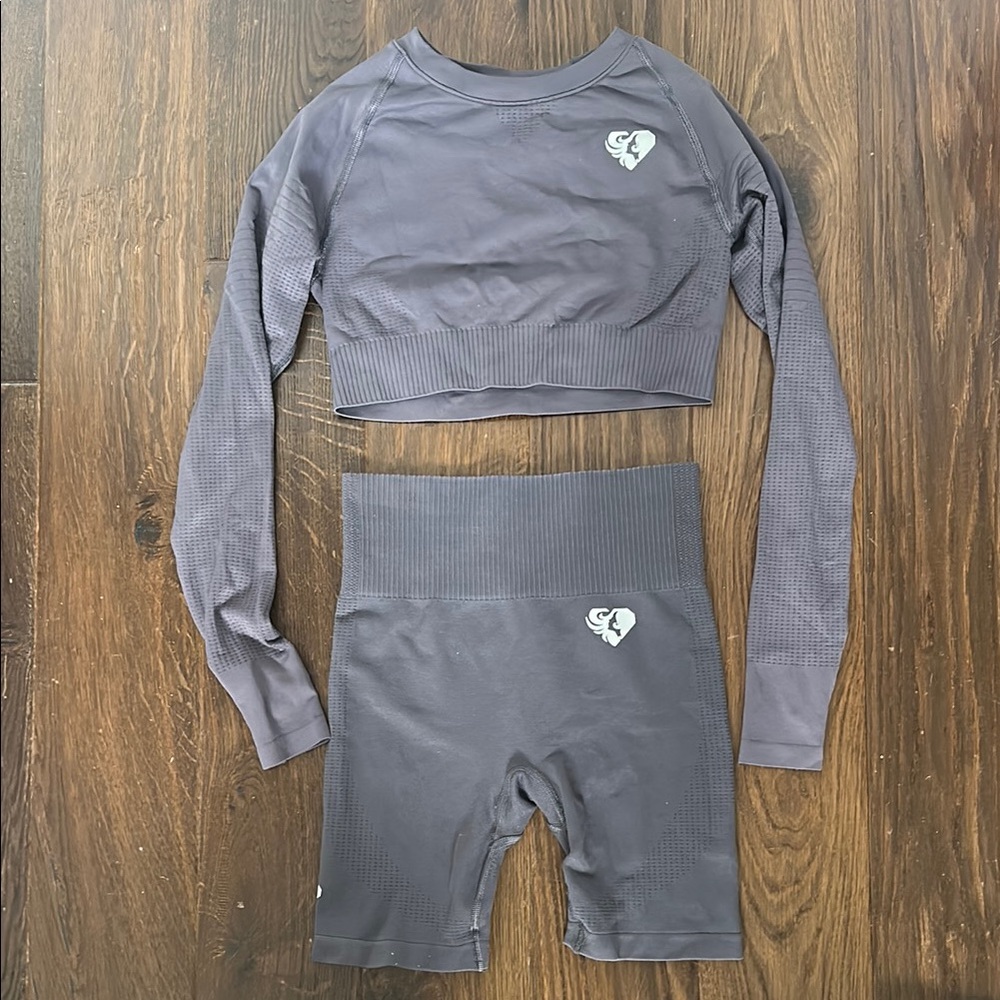 Women’s Best matching set. Long Sleeve Crop Top and Biker Shorts Set. XS/S